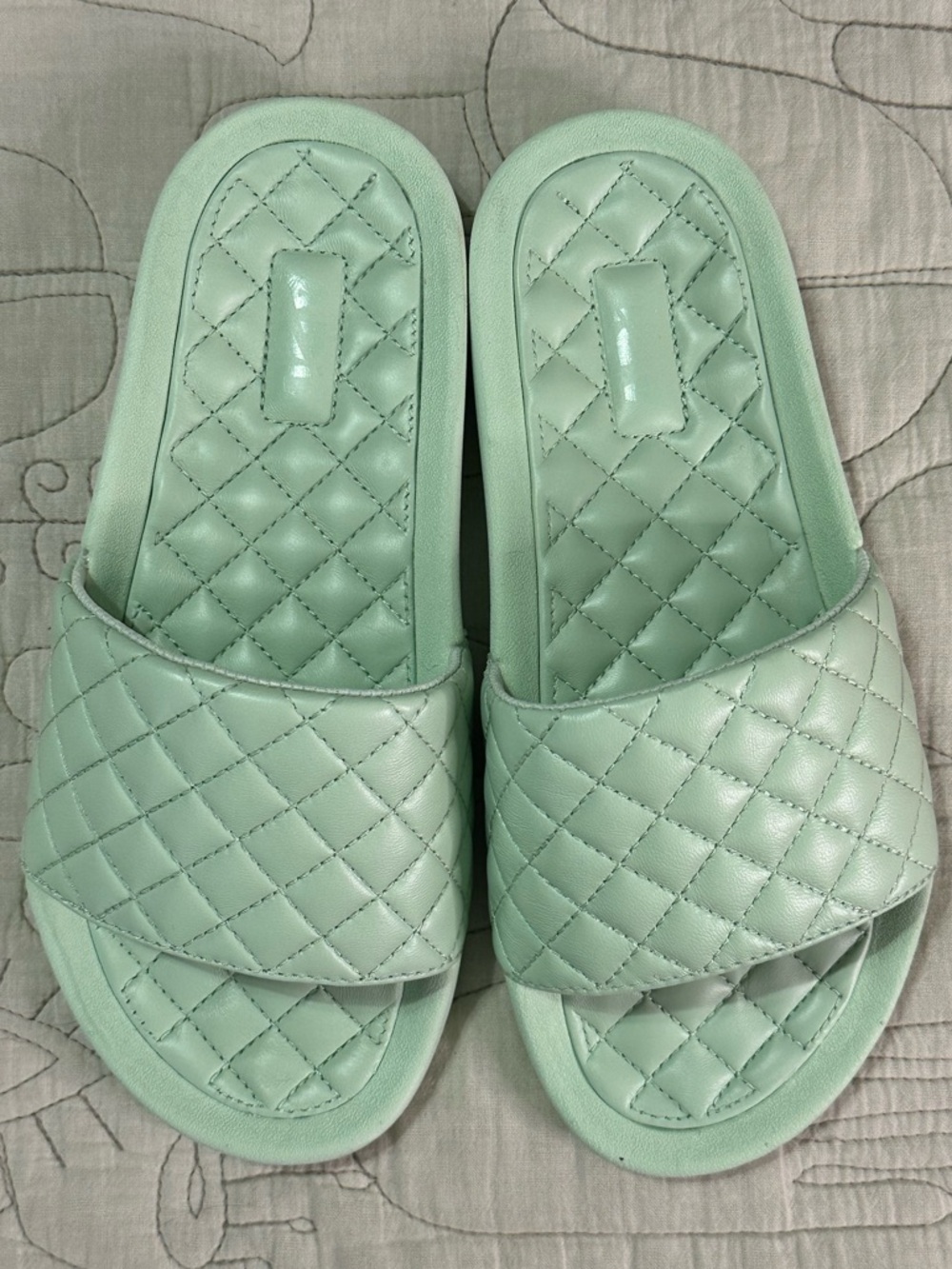 APL Lusso Leathet Slide Peppermint Quilted Comfort Sandals NWT Size 6